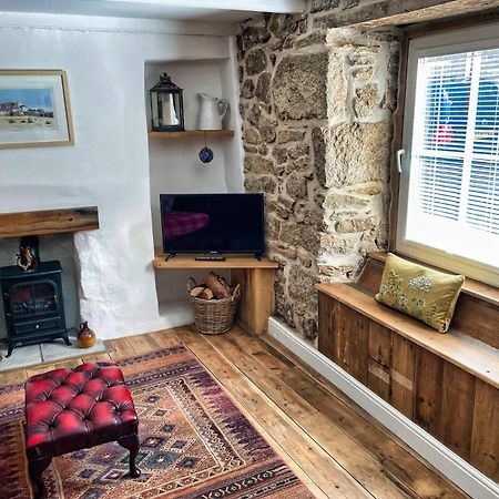 Knocker Cottage Is A 3 Bedroom Made Up Of 1 Double Bedroom And 2 Small Double Bedrooms In Small Village 10 Min To Beaches كامبورن المظهر الخارجي الصورة