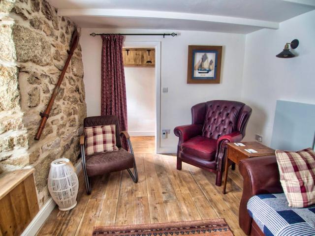 Knocker Cottage Is A 3 Bedroom Made Up Of 1 Double Bedroom And 2 Small Double Bedrooms In Small Village 10 Min To Beaches كامبورن المظهر الخارجي الصورة