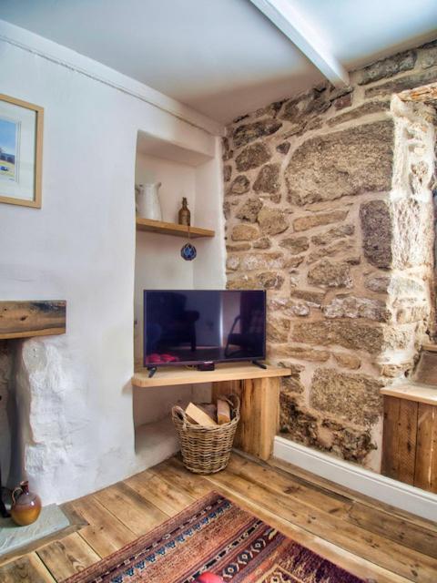 Knocker Cottage Is A 3 Bedroom Made Up Of 1 Double Bedroom And 2 Small Double Bedrooms In Small Village 10 Min To Beaches كامبورن المظهر الخارجي الصورة