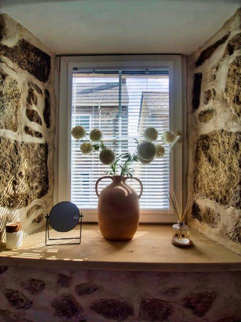 Knocker Cottage Is A 3 Bedroom Made Up Of 1 Double Bedroom And 2 Small Double Bedrooms In Small Village 10 Min To Beaches كامبورن المظهر الخارجي الصورة