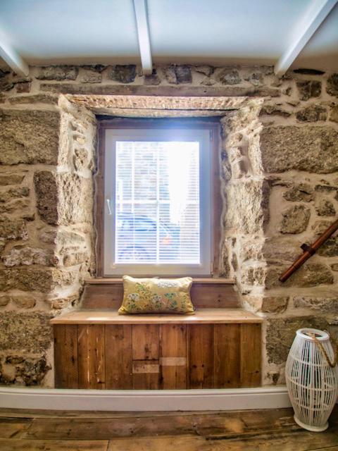 Knocker Cottage Is A 3 Bedroom Made Up Of 1 Double Bedroom And 2 Small Double Bedrooms In Small Village 10 Min To Beaches كامبورن المظهر الخارجي الصورة
