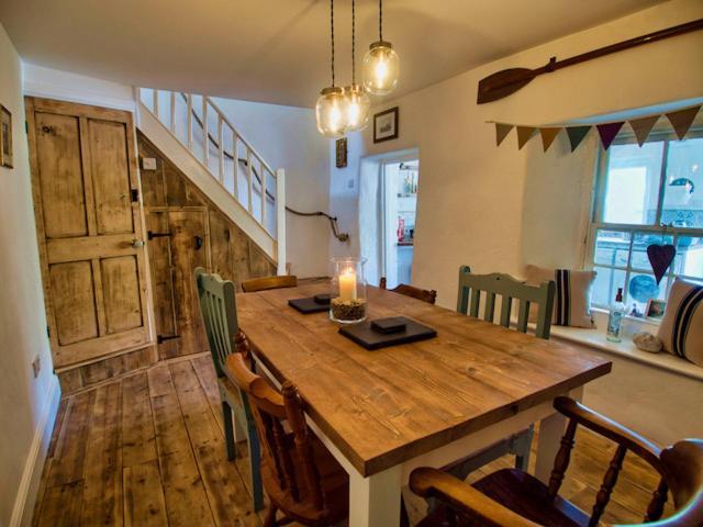 Knocker Cottage Is A 3 Bedroom Made Up Of 1 Double Bedroom And 2 Small Double Bedrooms In Small Village 10 Min To Beaches كامبورن المظهر الخارجي الصورة