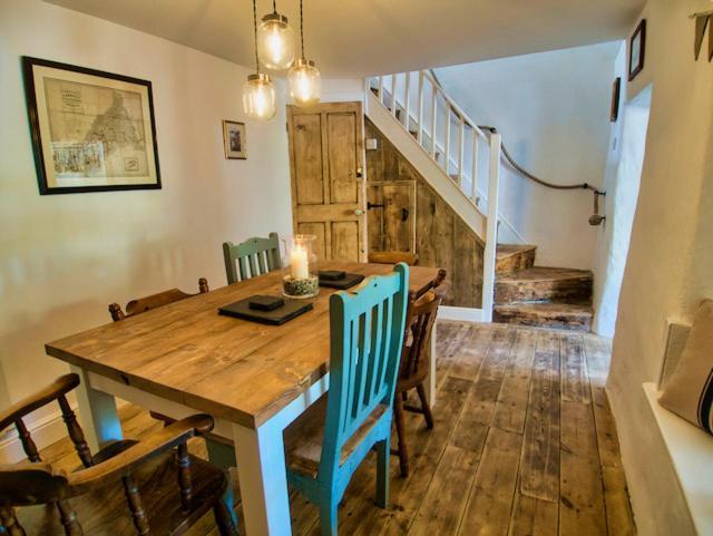Knocker Cottage Is A 3 Bedroom Made Up Of 1 Double Bedroom And 2 Small Double Bedrooms In Small Village 10 Min To Beaches كامبورن المظهر الخارجي الصورة