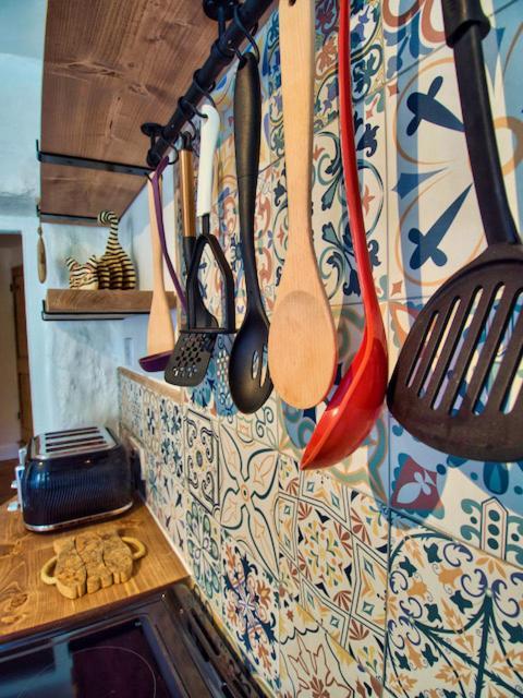 Knocker Cottage Is A 3 Bedroom Made Up Of 1 Double Bedroom And 2 Small Double Bedrooms In Small Village 10 Min To Beaches كامبورن المظهر الخارجي الصورة
