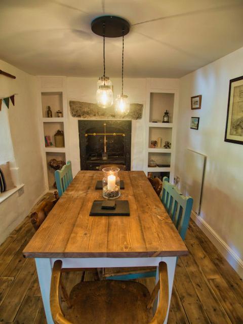 Knocker Cottage Is A 3 Bedroom Made Up Of 1 Double Bedroom And 2 Small Double Bedrooms In Small Village 10 Min To Beaches كامبورن المظهر الخارجي الصورة