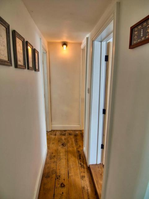Knocker Cottage Is A 3 Bedroom Made Up Of 1 Double Bedroom And 2 Small Double Bedrooms In Small Village 10 Min To Beaches كامبورن المظهر الخارجي الصورة