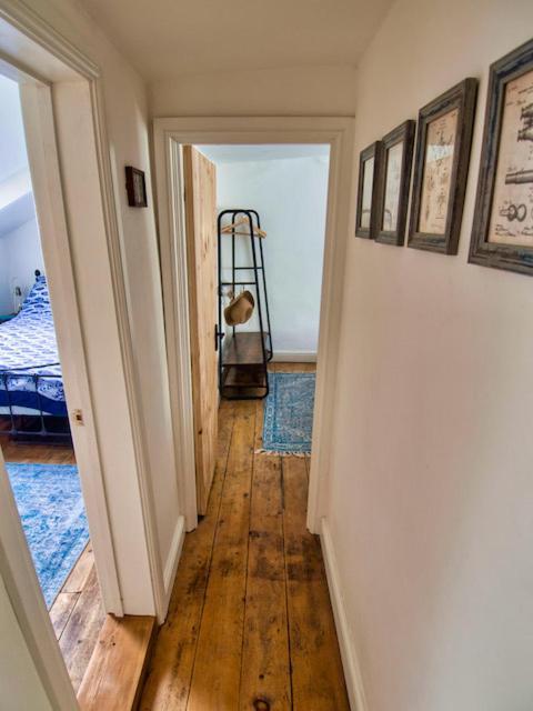 Knocker Cottage Is A 3 Bedroom Made Up Of 1 Double Bedroom And 2 Small Double Bedrooms In Small Village 10 Min To Beaches كامبورن المظهر الخارجي الصورة